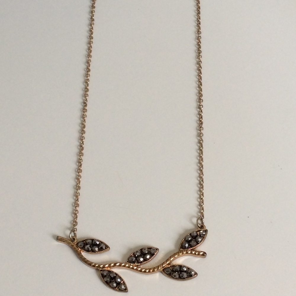 LC Marcasite style Leaf Necklace - Picture 4 of 9